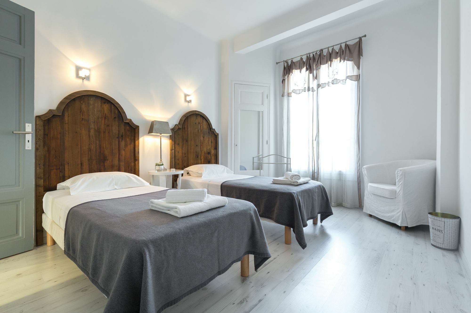 Centrally Located Modern 2 Bed Apartment In Cannes With Aircon And High Ceilings And Modern Design 696 Esterno foto
